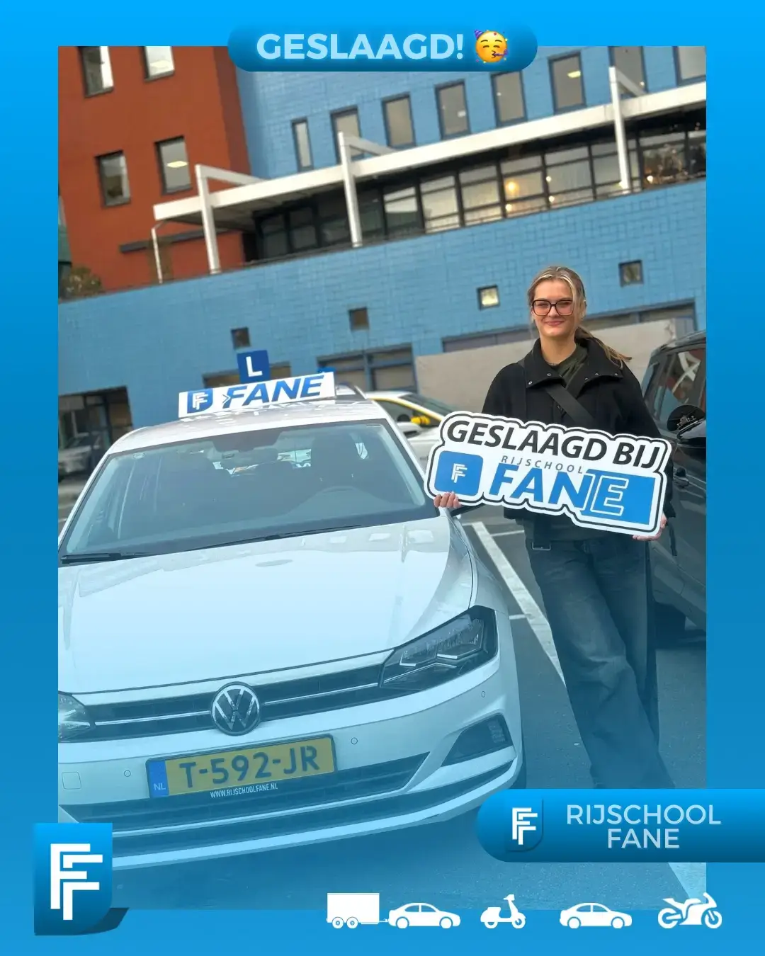 Een foto van een leerling die geslaagd is bij Rijschool Fane